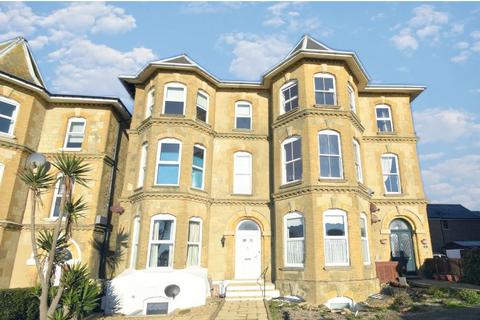 2 bedroom flat to rent, Alexandra Gardens, Ventnor PO38