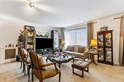 3 bedroom flat to rent, Stuart House, Windsor Way, London, W14