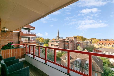 3 bedroom flat to rent, Stuart House, Windsor Way, London, W14