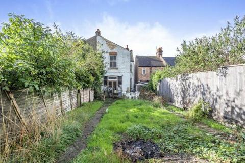 4 bedroom end of terrace house for sale, Beauchamp Road, London, SE19