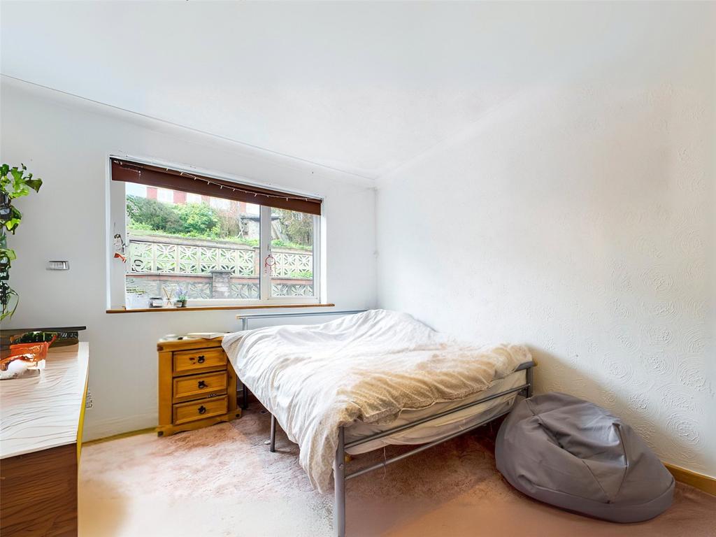 Bedroom-House-To-Ren