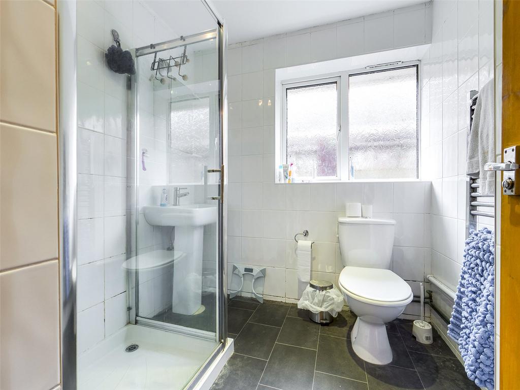 Bathroom-House-To-Re