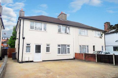 2 bedroom maisonette to rent, Gaysham Avenue, Ilford, IG2