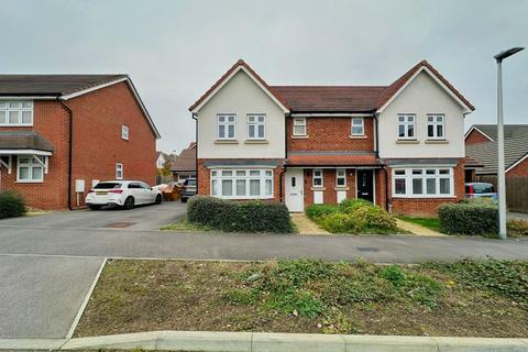 3 bedroom house to rent, Eamer Crescent, Wokingham