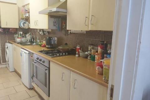 1 bedroom in a flat share to rent, Thornthon Heath CR7