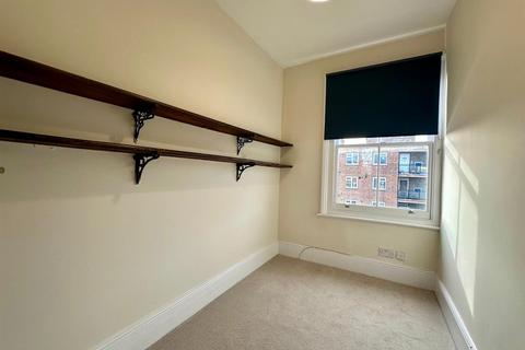 4 bedroom flat to rent, Manor Parade, Manor Road, London