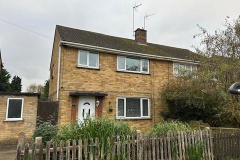 3 bedroom semi-detached house to rent, Marlborough Avenue, Spalding PE11