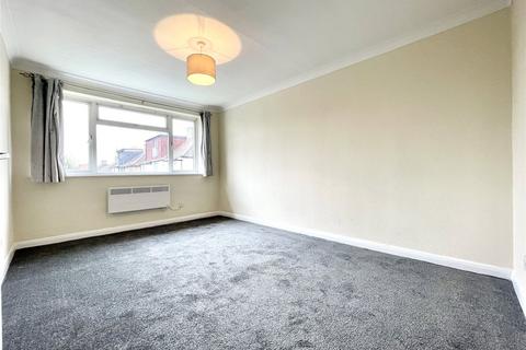 2 bedroom maisonette to rent, Gresham Close, Bexley, Kent, DA5