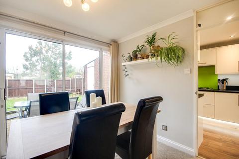 19 Coral Close, Tuffley, Gloucester, GL4 0RG