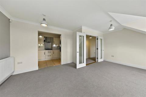 2 bedroom apartment to rent, High Street, Hampton Hill