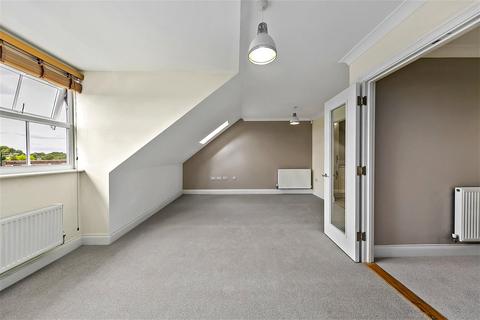 2 bedroom apartment to rent, High Street, Hampton Hill