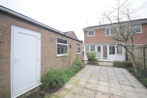 3 bedroom property to rent, Chessington Crescent, Trentham, Stoke-on-Trent