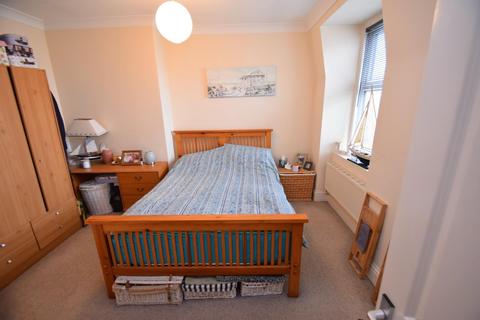 2 bedroom flat for sale, St. Aubyns Road, Eastbourne BN22