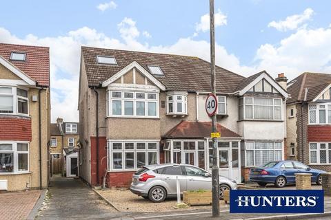 2 bedroom maisonette to rent, Grand Drive, Raynes Park, SW20 0JT