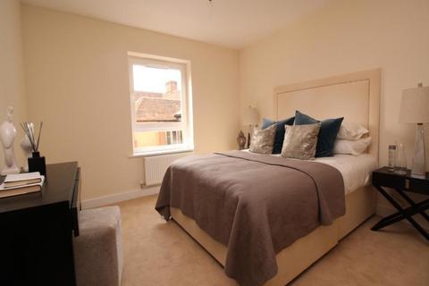 2 bedroom flat for sale, London Road, Horndean, Waterlooville, PO8