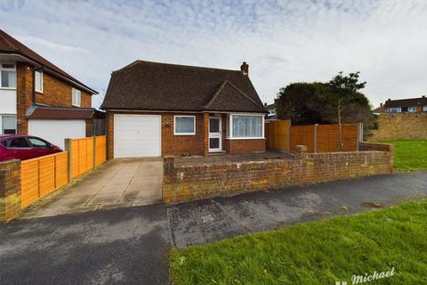 1 bedroom detached bungalow for sale, Howard Avenue, Aylesbury,