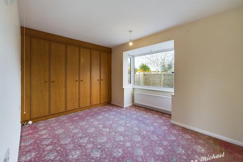 1 bedroom detached bungalow for sale, Howard Avenue, Aylesbury,