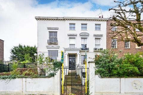 2 bedroom flat for sale, Spring Terrace, Richmond, Surrey, TW9