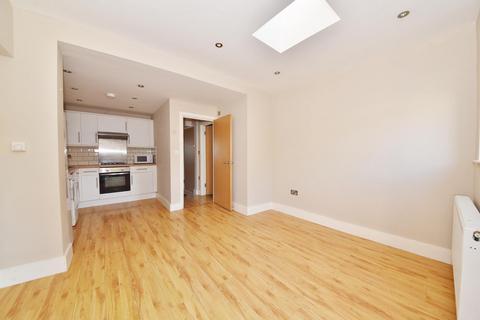 1 bedroom apartment to rent, Stanley Road, Teddington TW11