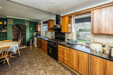 3 bedroom semi-detached house for sale, Newlands Drive, Halifax HX3