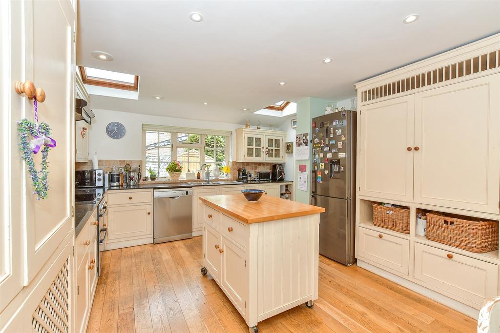 Kitchen/ Dining Room