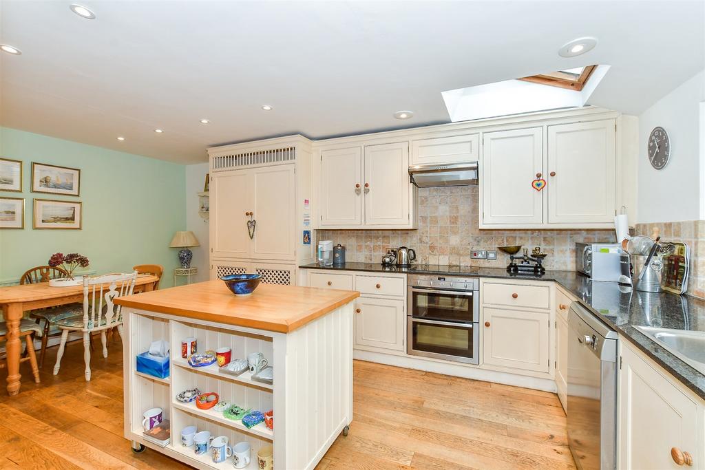 Kitchen/ Dining Room