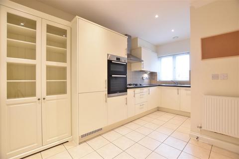 2 bedroom house to rent, Elliston Way, Ashtead KT21