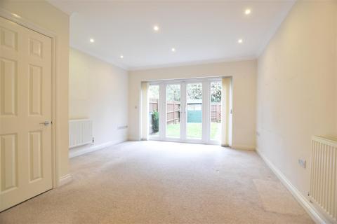 2 bedroom house to rent, Elliston Way, Ashtead KT21