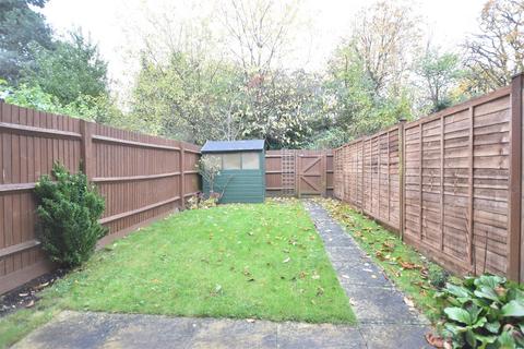 2 bedroom house to rent, Elliston Way, Ashtead KT21