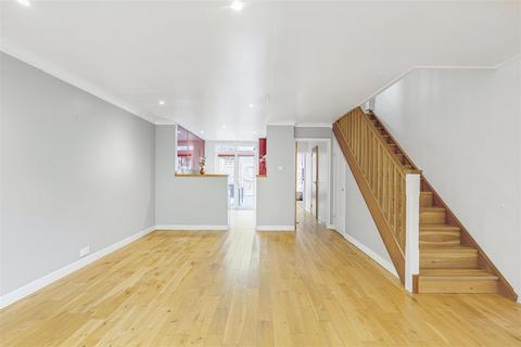 4 bedroom end of terrace house for sale, Burke Close, Putney, SW15