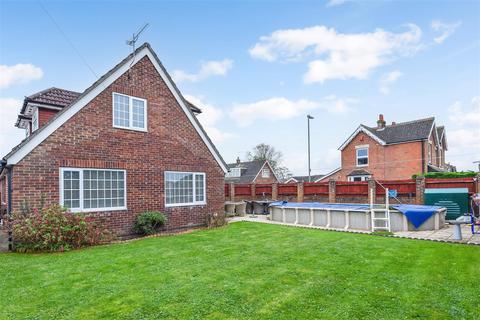 4 bedroom detached bungalow for sale, Denmead, Waterlooville