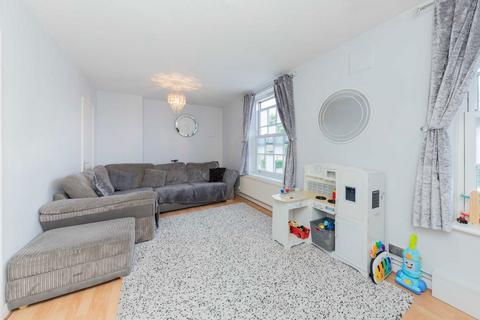 2 bedroom flat for sale, Sundew Avenue, London W12