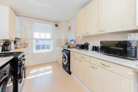 2 bedroom flat for sale, Sundew Avenue, London W12