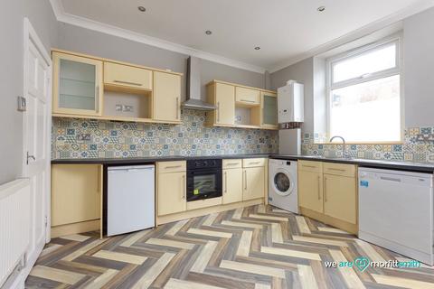 3 bedroom end of terrace house to rent, Meredith Road, Sheffield, S6 4QU