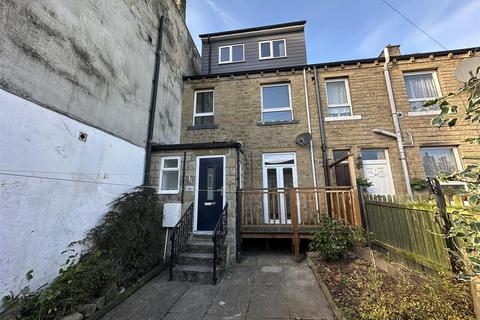 3 bedroom terraced house to rent, Oak Street, Elland