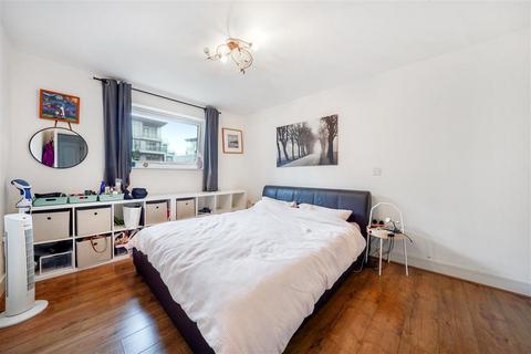 1 bedroom flat for sale, Queenstown Road, SW11