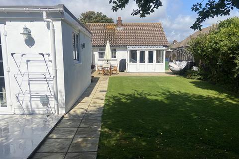 3 bedroom detached bungalow for sale, Queensmead, Pagham, Bognor Regis, West Sussex PO21