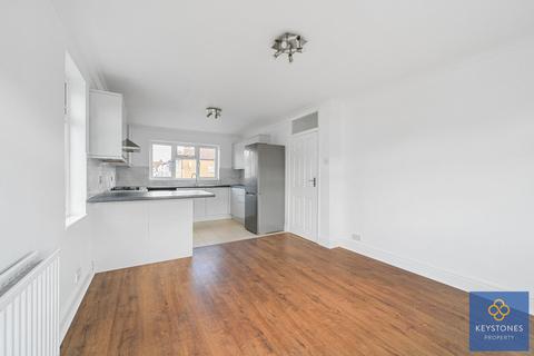 3 bedroom apartment to rent, Collier Row Lane, Romford, RM5