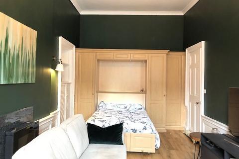 Studio to rent, Howe Street, Edinburgh EH3