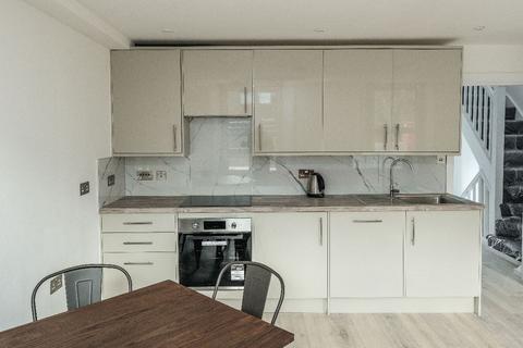 3 bedroom flat to rent, London NW5