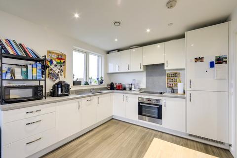 2 bedroom flat to rent, Adenmore Road, Catford, London, SE6