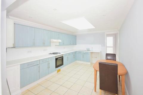 3 bedroom detached house to rent, St. Johns Road Sandown PO36