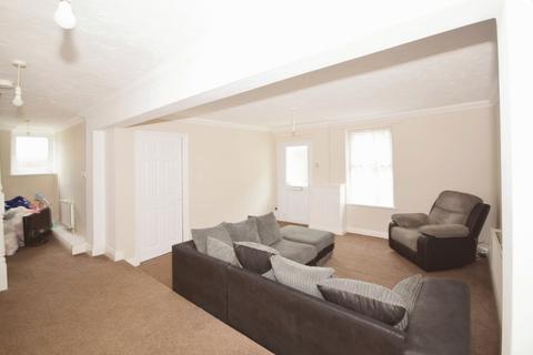 3 bedroom detached house to rent, St. Johns Road Sandown PO36