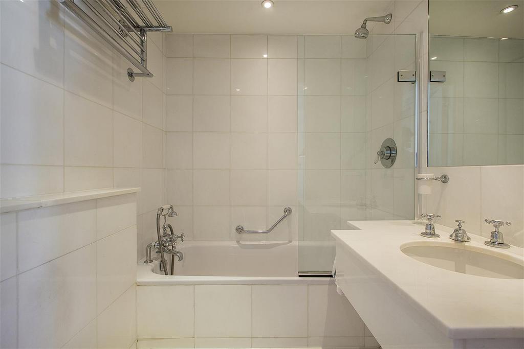 Bathroom.jpg