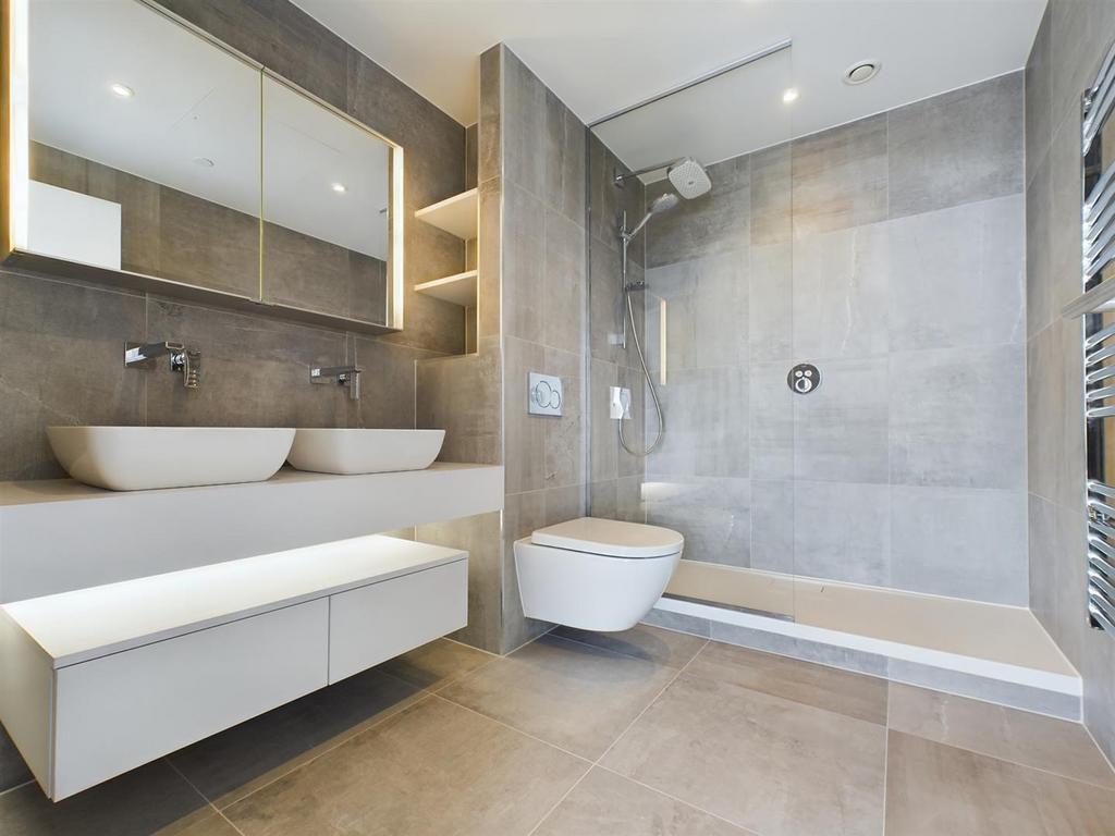 CAM02007 G0-PR0032-STILL018.jpg