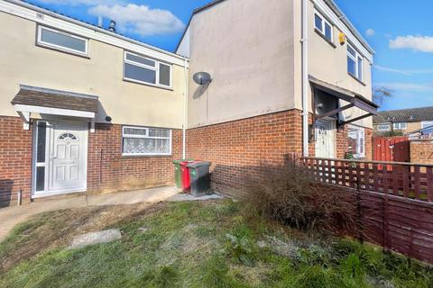 4 bedroom terraced house to rent, Greystoke Road, Slough SL2