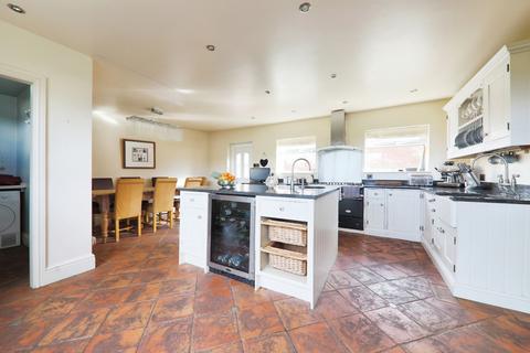 4 bedroom detached house for sale, Park Farm, Wold Road,  DN19 7BT