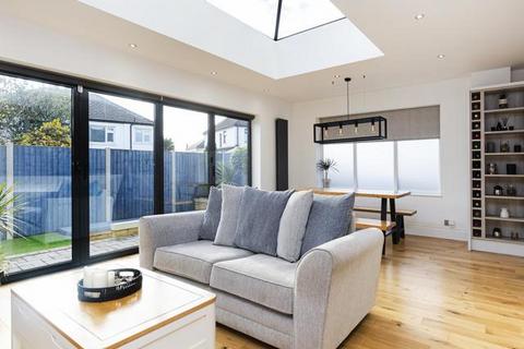 184 Harrogate Road, Bradford, BD2 3RH