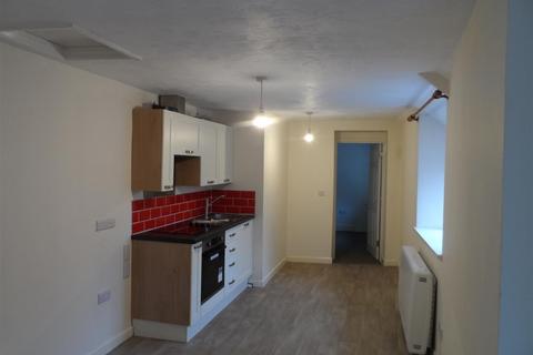 1 bedroom flat to rent, High Street, Chard