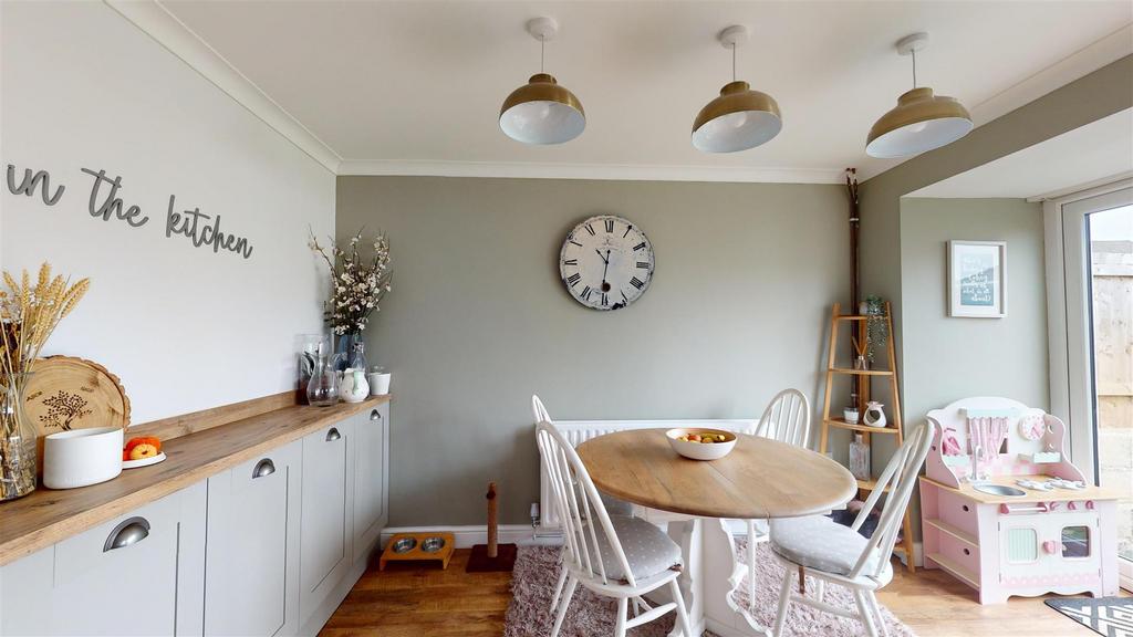 Kitchen/ Dining Room